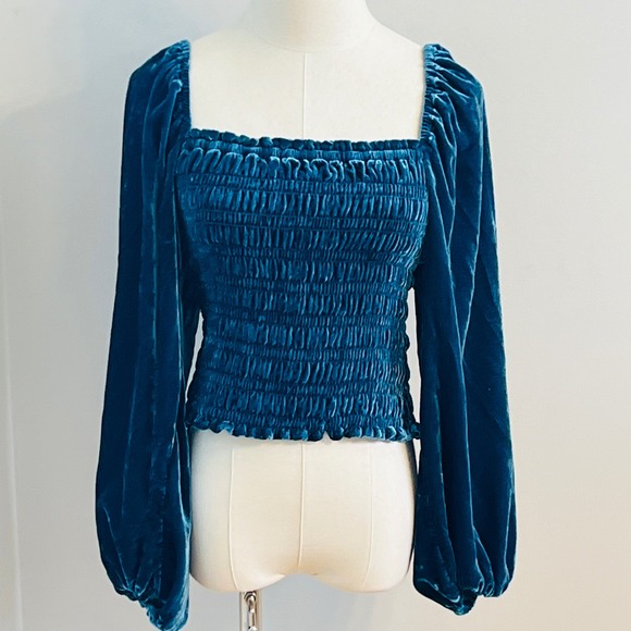 Anthropologie Tops - Anthropologie Blue Velvet Smocked Puff Sleeve Crop Top Womens Medium